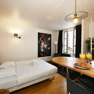 302 - Sejournez Dans Un De Charme A 5 - Flat-guest , Paris France